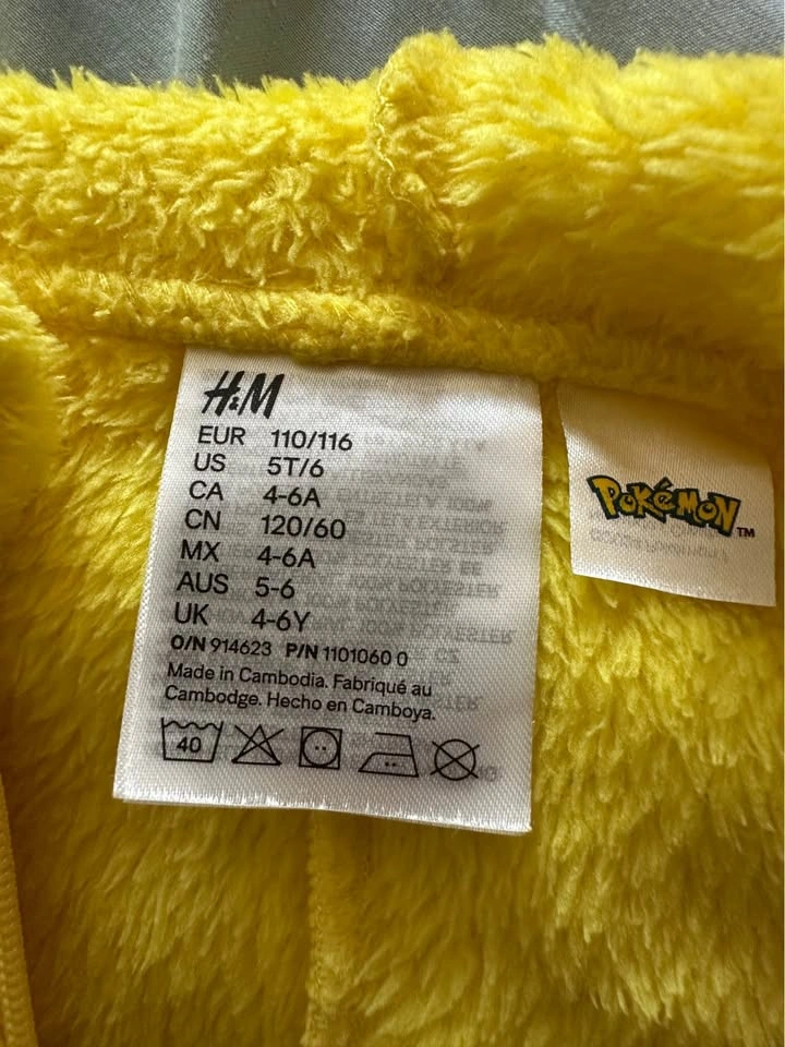 H&M Pikachu Pyjamas kids Size 5-6 - photo 3