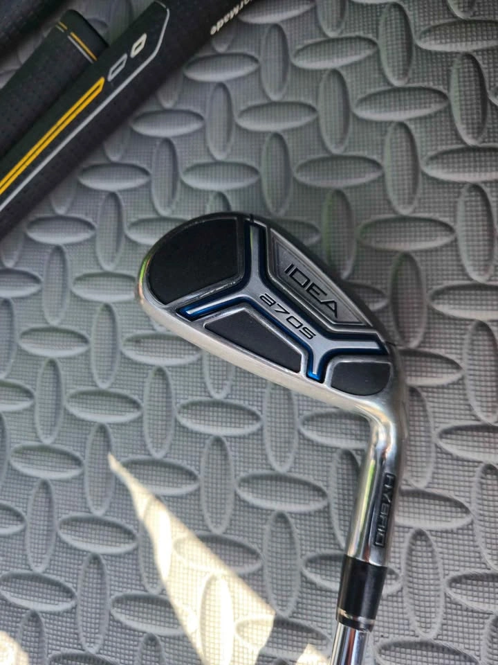Adams A70S 7 iron golf club - photo 2