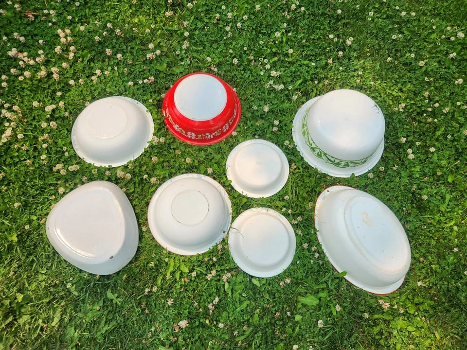 Lot of Mid Century Enamelware Bowls, 8 pieces total - photo 4