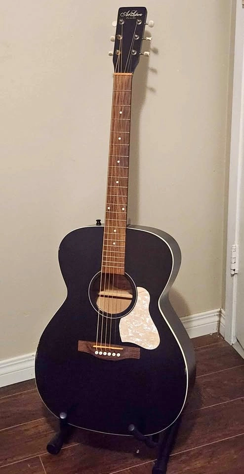 Art & Lutherie Acoustic Guitar (Legacy Faded Black)
