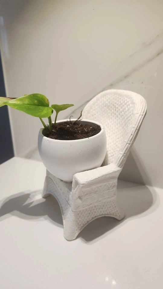 Upcycled ceramic wicker chair planter with plant - photo 2