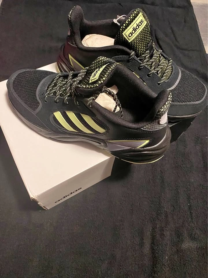 Adidas 90s Valasion Men Shoes Size 7.5 - New