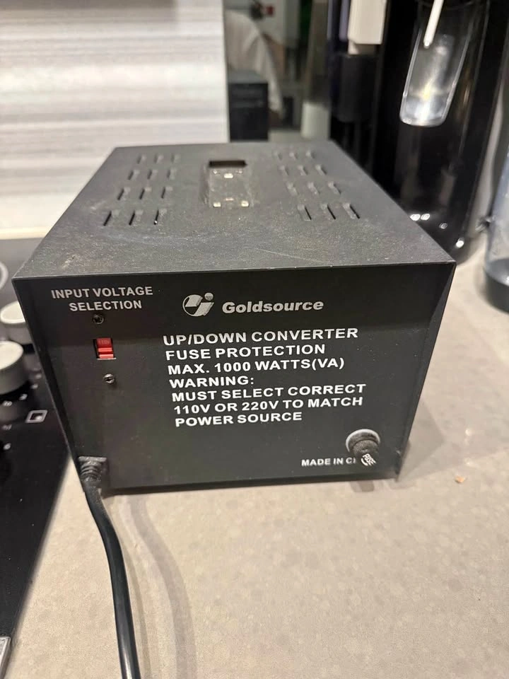 Goldsource TC-1000W Up/Down Voltage Converter