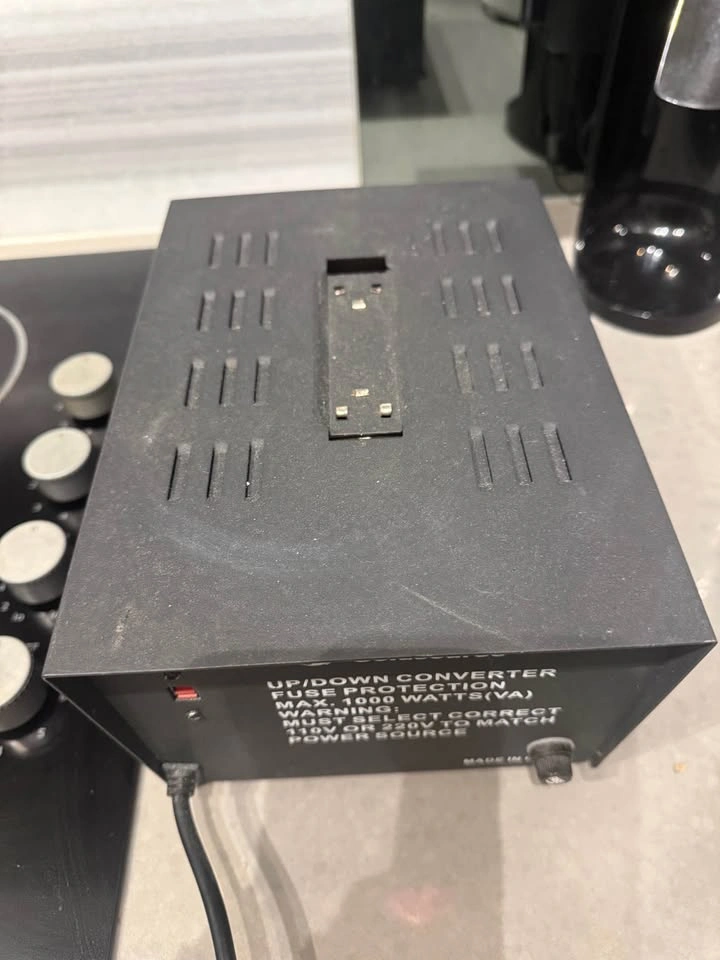 Goldsource TC-1000W Up/Down Voltage Converter - photo 4