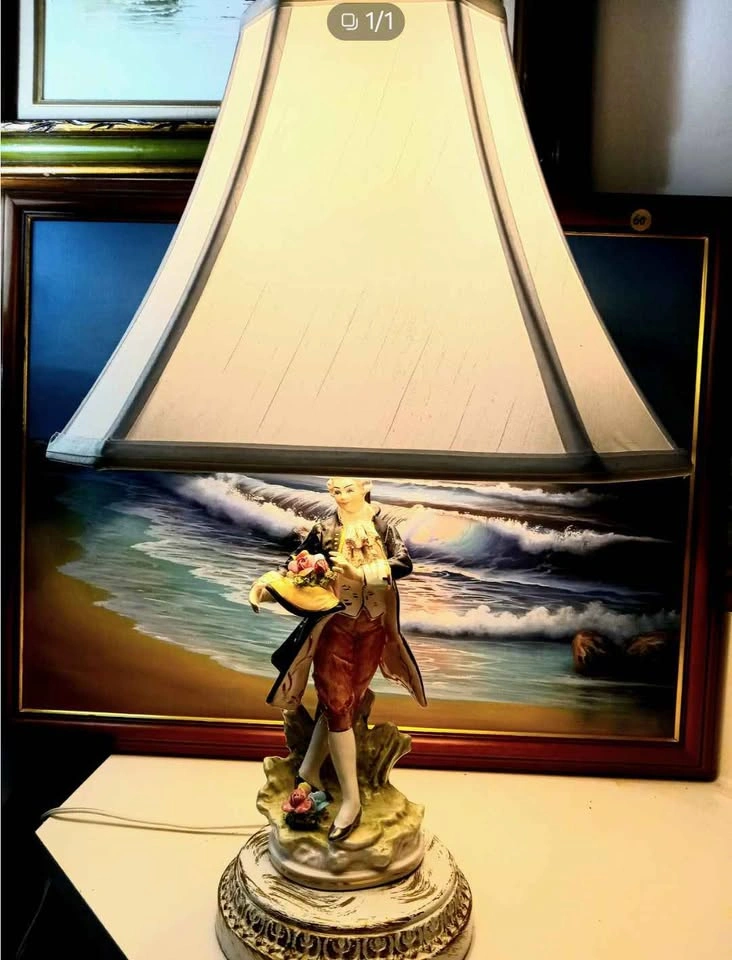 Pair of tall antique porcelain figurine table lamps - photo 4