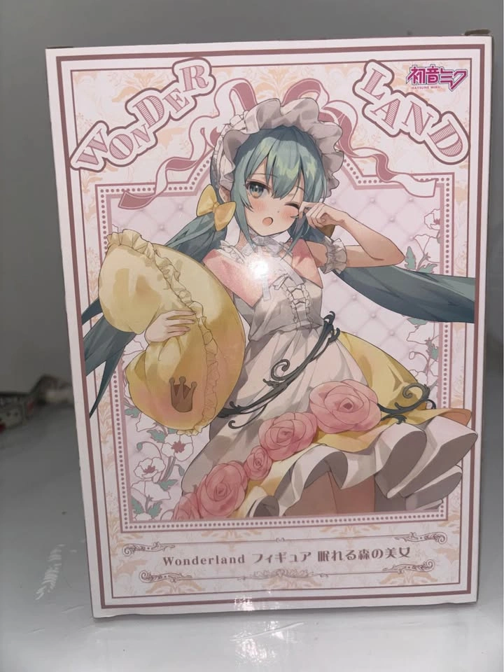 Sleeping beauty-wonderland Miku figure - photo 3
