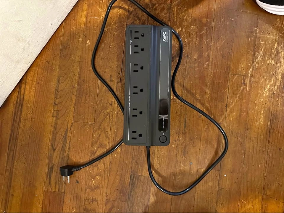 6-Outlet Battery Backup
