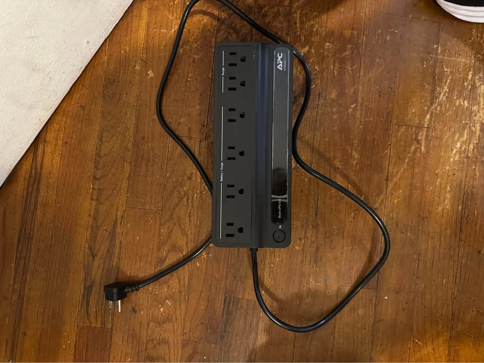 6-Outlet Battery Backup - photo 2