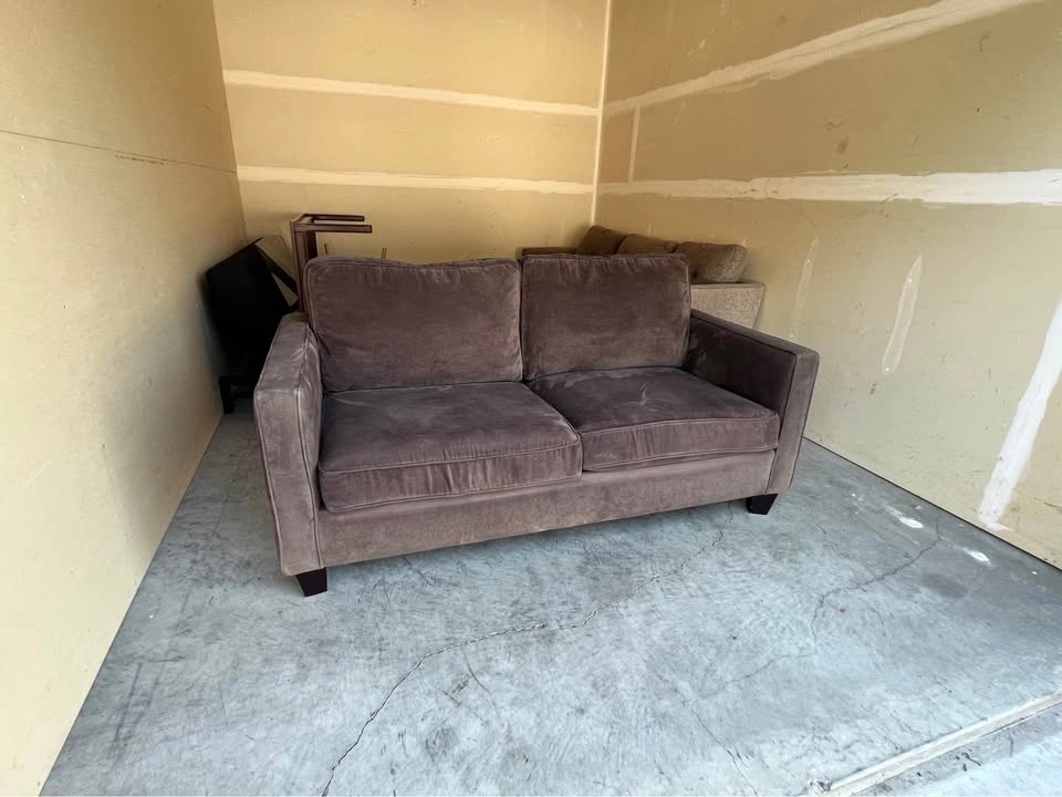 FREE DELIVERY 🚚 Brown Urban Barn Sofa Couch Loveseat - photo 3