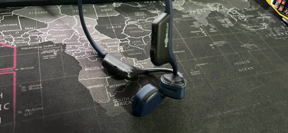 Aftershokz Headset – Good Condition (Mic Broken) image indicator(2)