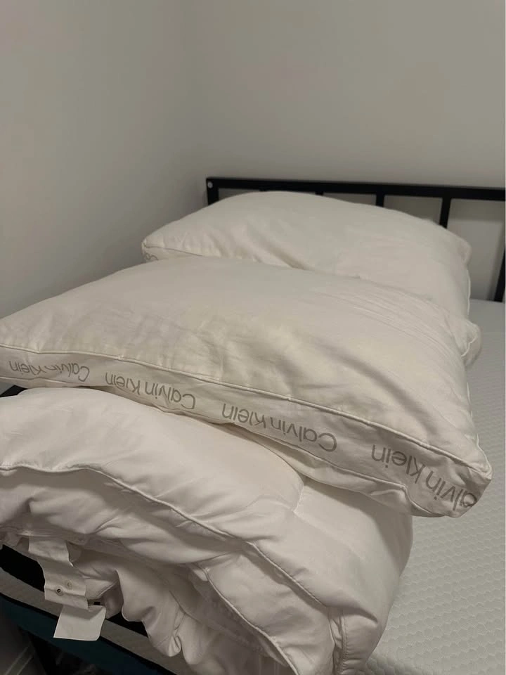 Calvin Klein Pillows - photo 2