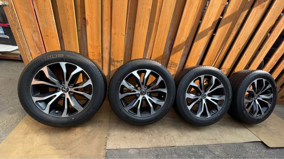 225/60R18 4 Michelin OEM Lexus Wheels – Excellent Tread - photo 2