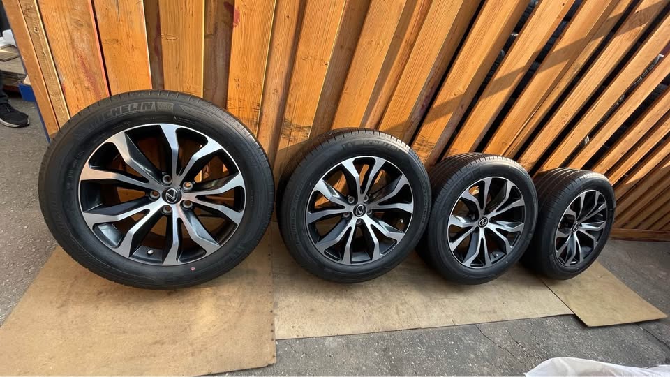 225/60R18 4 Michelin OEM Lexus Wheels – Excellent Tread - photo 3