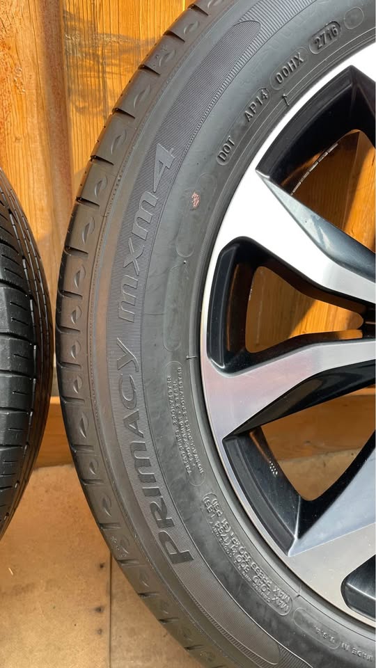 225/60R18 4 Michelin OEM Lexus Wheels – Excellent Tread - photo 5