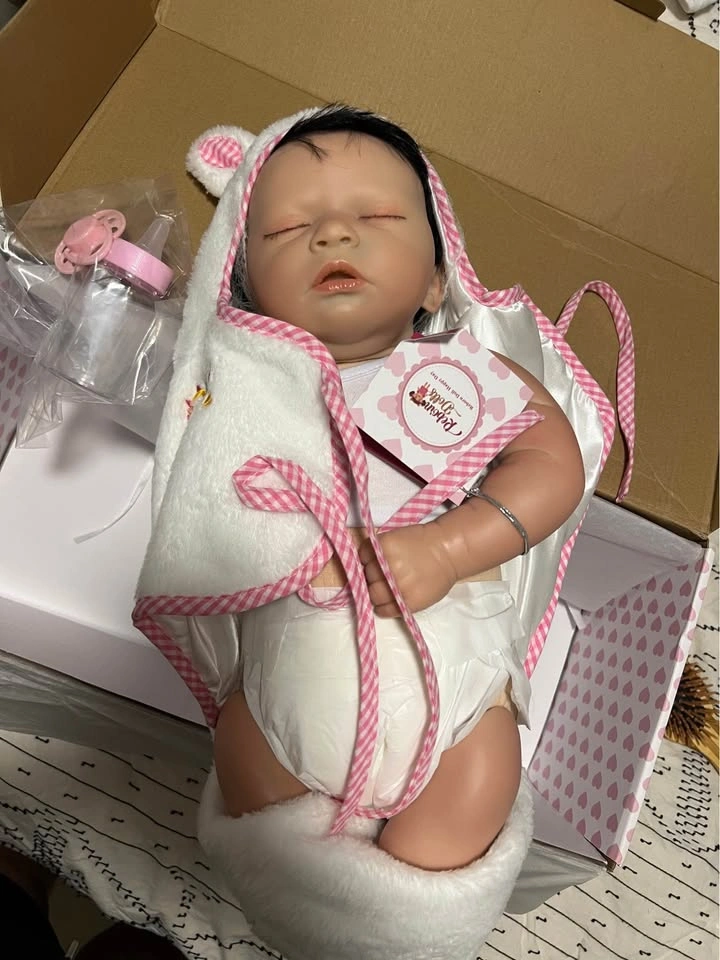 Realistic Baby doll - Never Used (Box included) - photo 3
