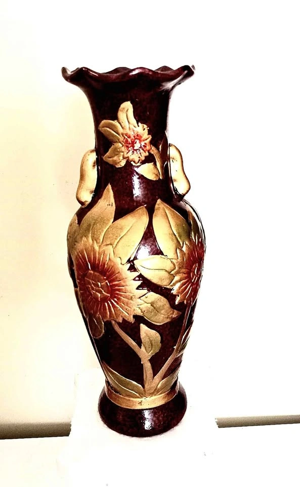 Beautiful hand painted antique porcelain Vase 25cm tall