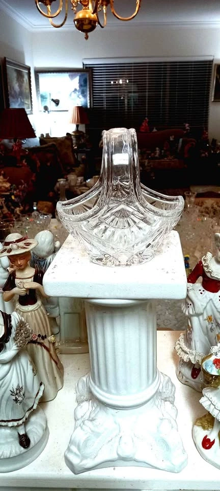 Beautiful Bohemian hand-cut diamond crystal baskets - photo 4