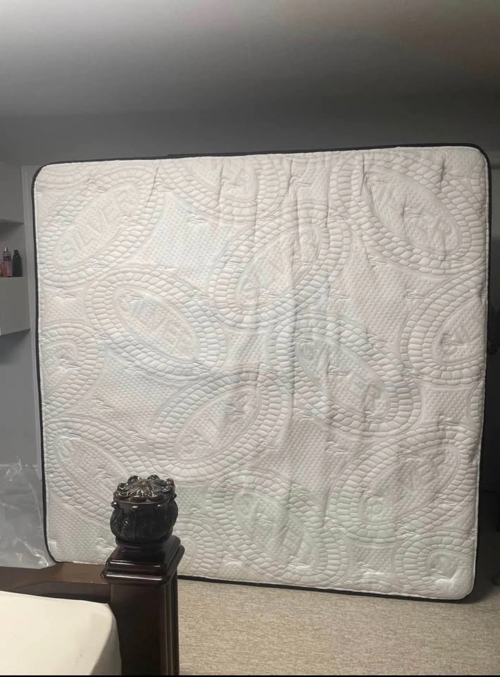 King Mattress bed - photo 2