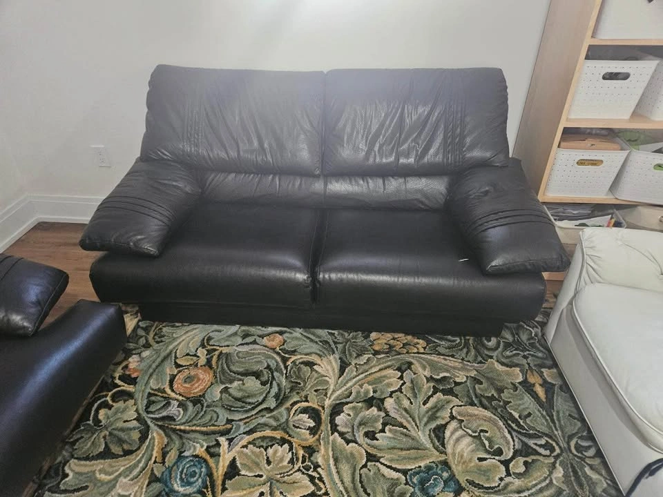 Black couches - photo 3