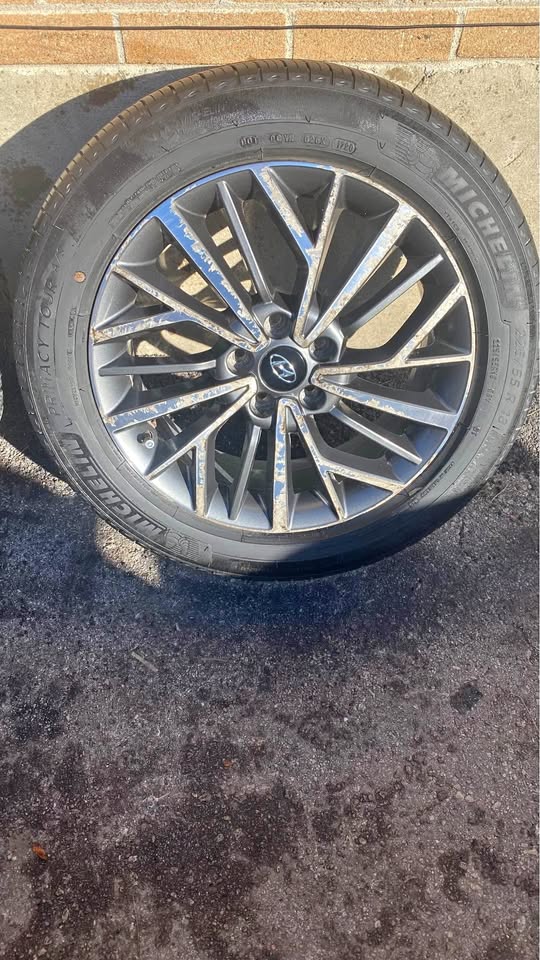225/55R18 OEM Hyundai Tucson