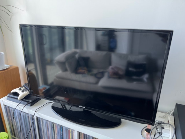 Samsung UN40H5203 40-inch TV