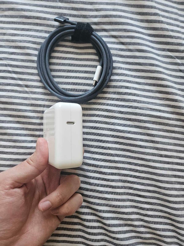 Apple 70w charger and MagSafe cable - photo 4