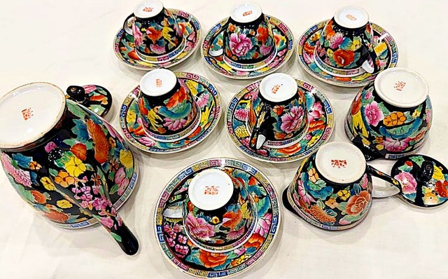 Vintage 17-Piece Hand-Painted Gold Trim Tea Set - photo 3