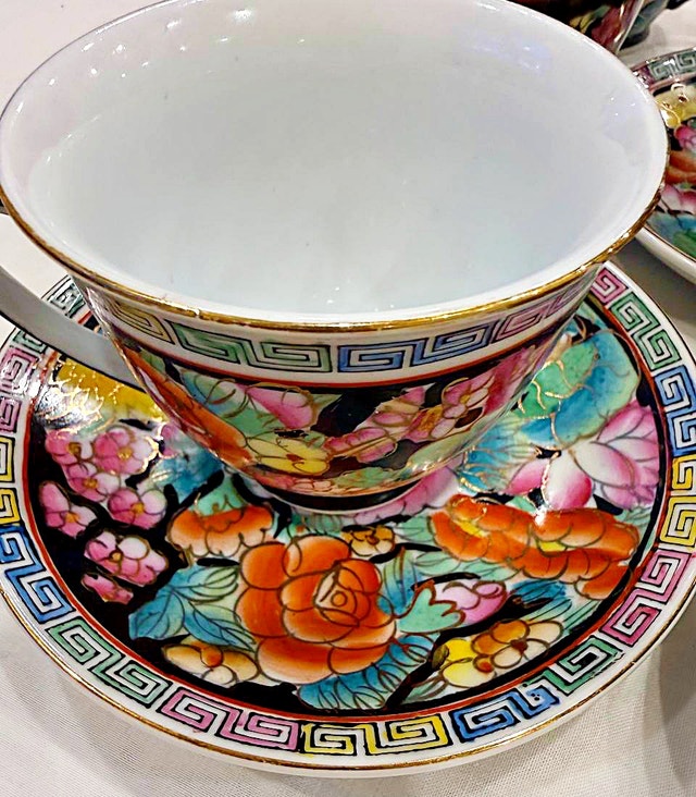 Vintage 17-Piece Hand-Painted Gold Trim Tea Set - photo 4