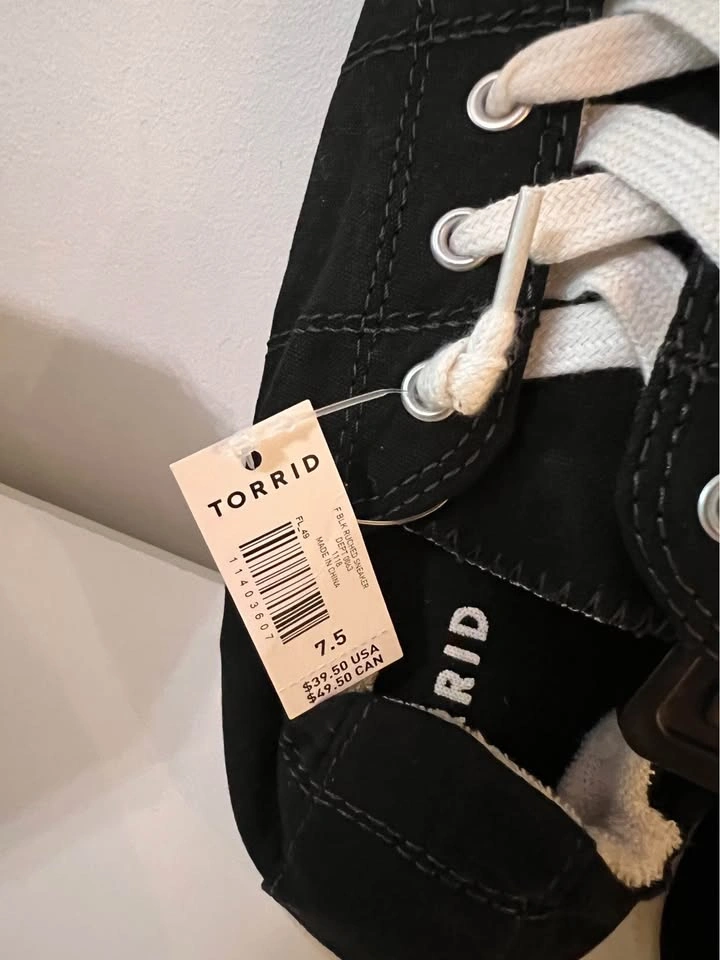 NEW Torrid Riley Ruched Sneakers WW Size 7.5 Women’s (Black) - photo 3