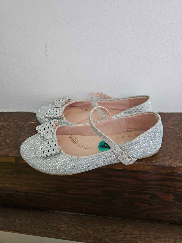 Link Comfort Girls Dress Shoes