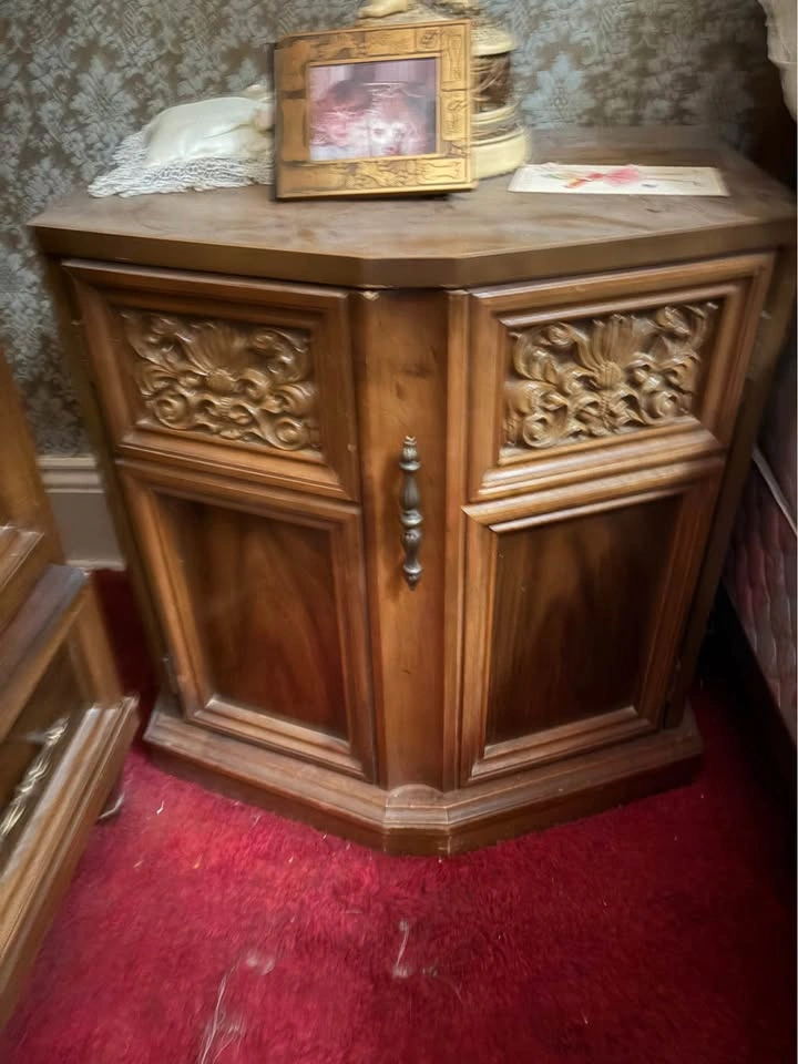 6 piece Mid Century Bedroom Set Must Go! - photo 2