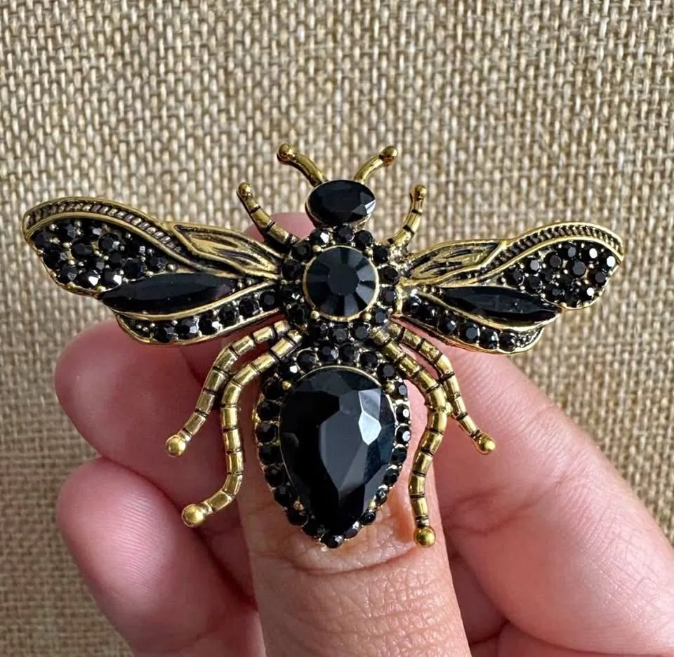 Luxe Black Crystal Gold Tone Bumble Bee Brooch Pin thumbnail
