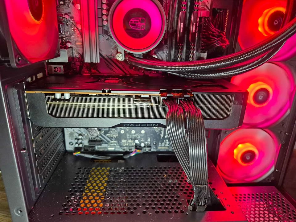 Radeon RX 9070 GRE (Unreleased AMD Reference, rare) - photo 4