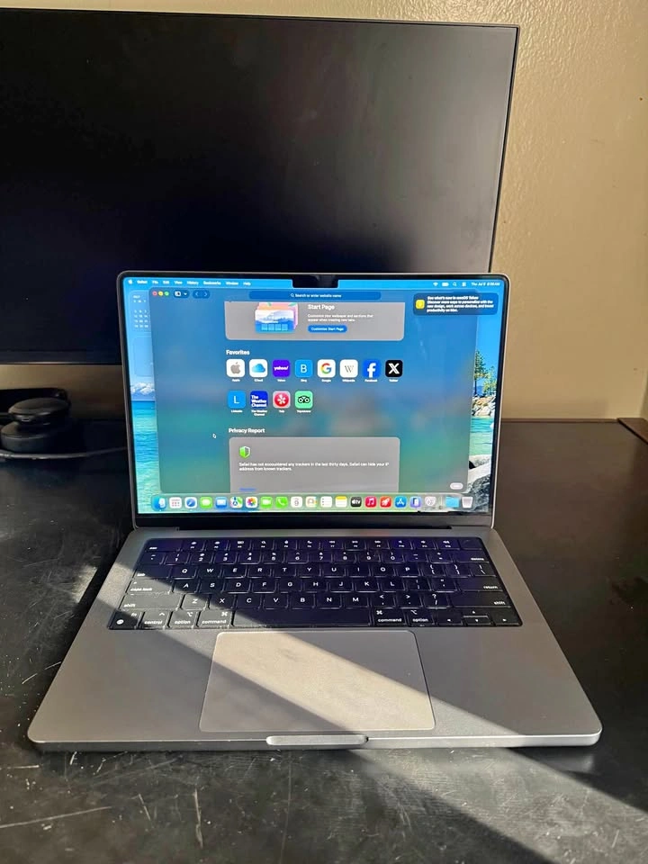 14" Macbook Pro with an Apple M3, 512 SSD, 8GB RAM