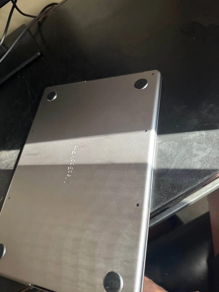 14" Macbook Pro with an Apple M3, 512 SSD, 8GB RAM - photo 4