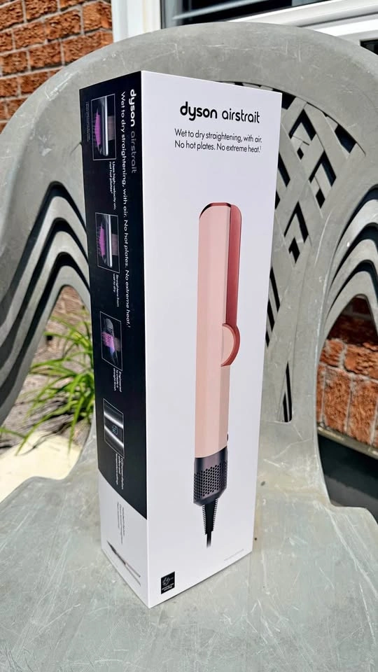 Dyson Airstrait