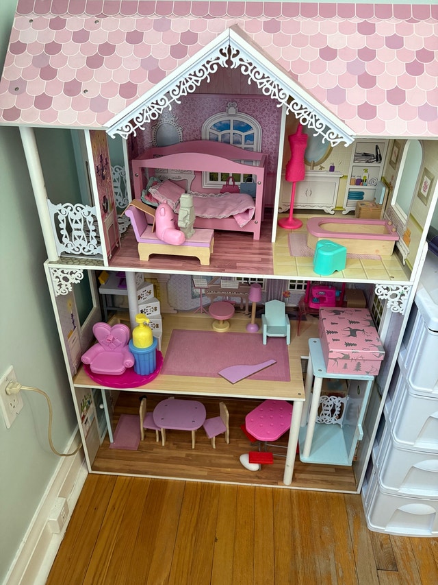 KidKraft Wooden Dollhouse with some accessories