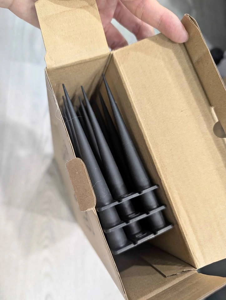 Plastic bird spikes