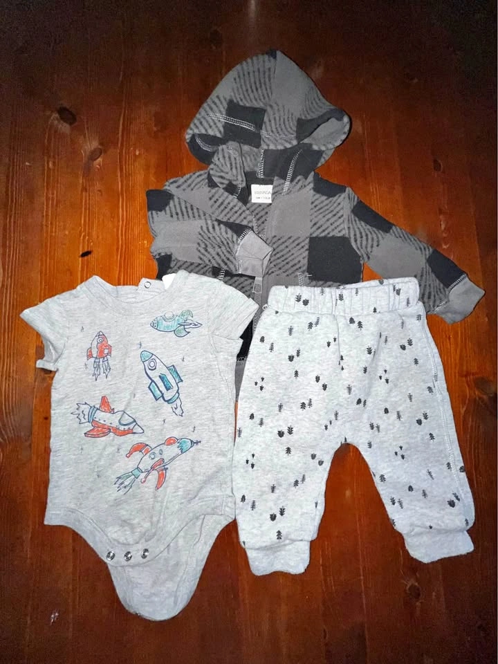 Baby Boy Clothing Bundle 0–3 Months – 13 Pieces