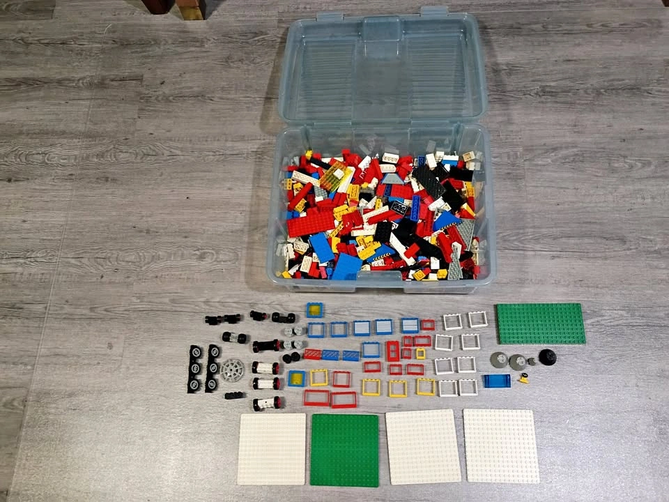 Lot of 5 Pounds of Vintage Lego Blocks and Pieces