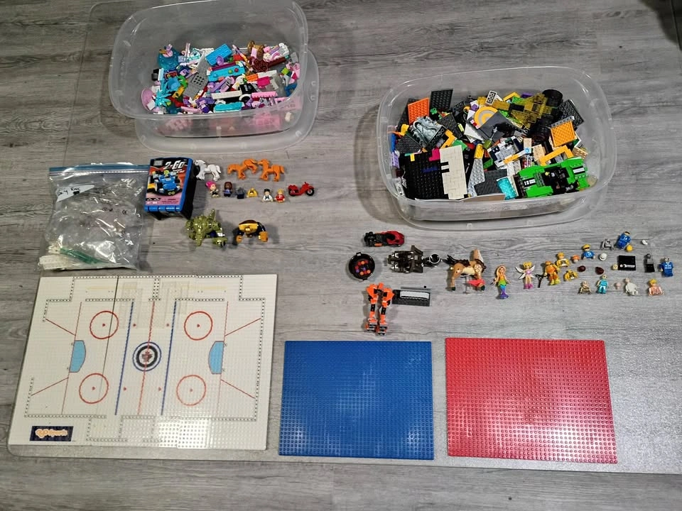Lot of Mega Bloks and Oyo Sports Jets Hockey Rink
