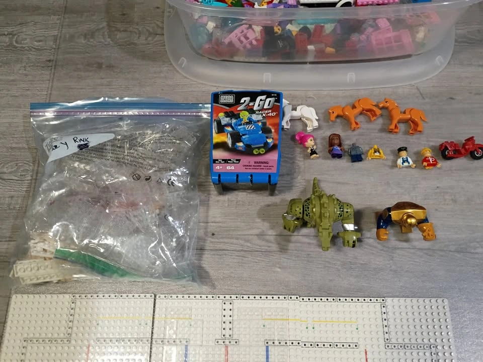 Lot of Mega Bloks and Oyo Sports Jets Hockey Rink - photo 3