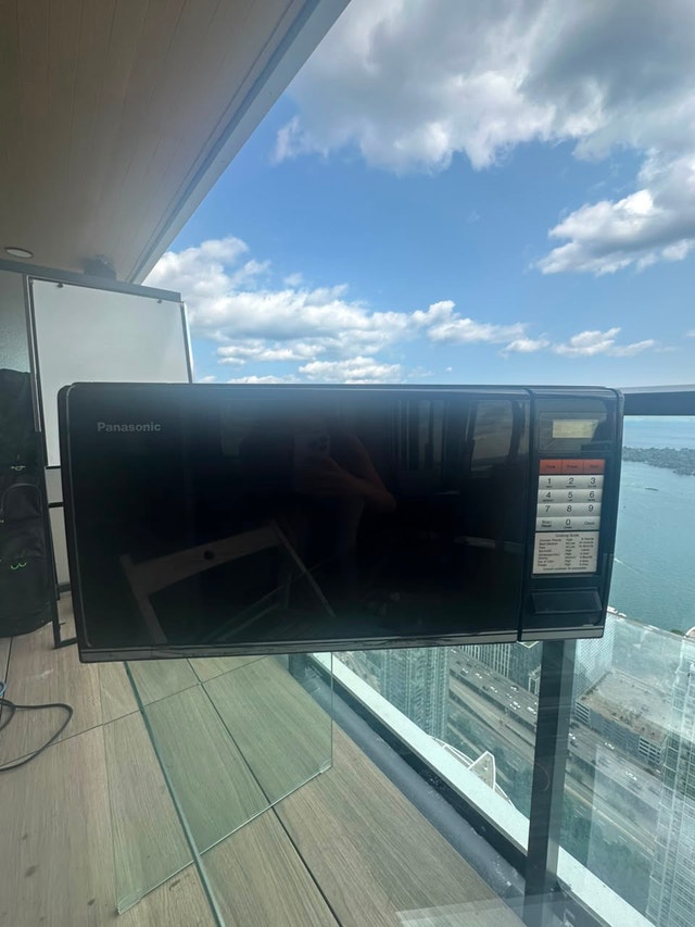 Panasonic Microwave - photo 2