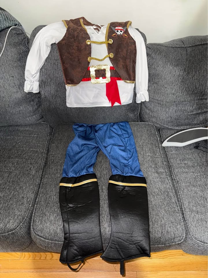 🏴‍☠️ Pirate Costume for Kids – Size S (5-7 years) 🏴‍☠️ - photo 3