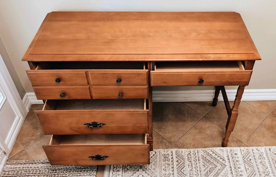 Small solid wood desk and chair - photo 4