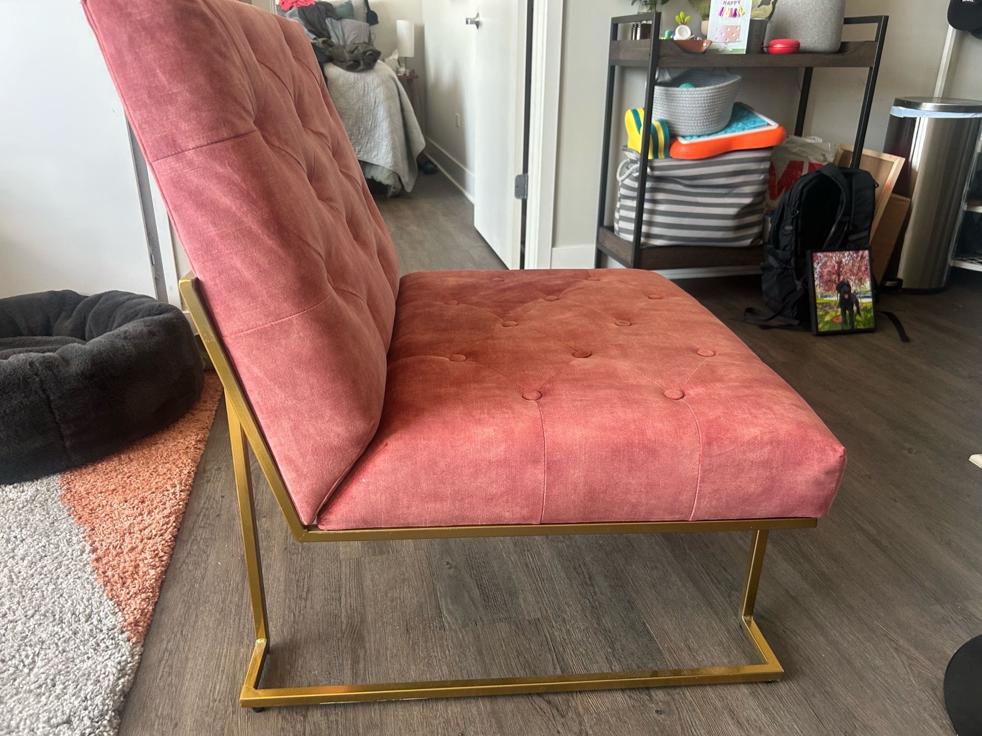 Comfy pink chair - photo 4
