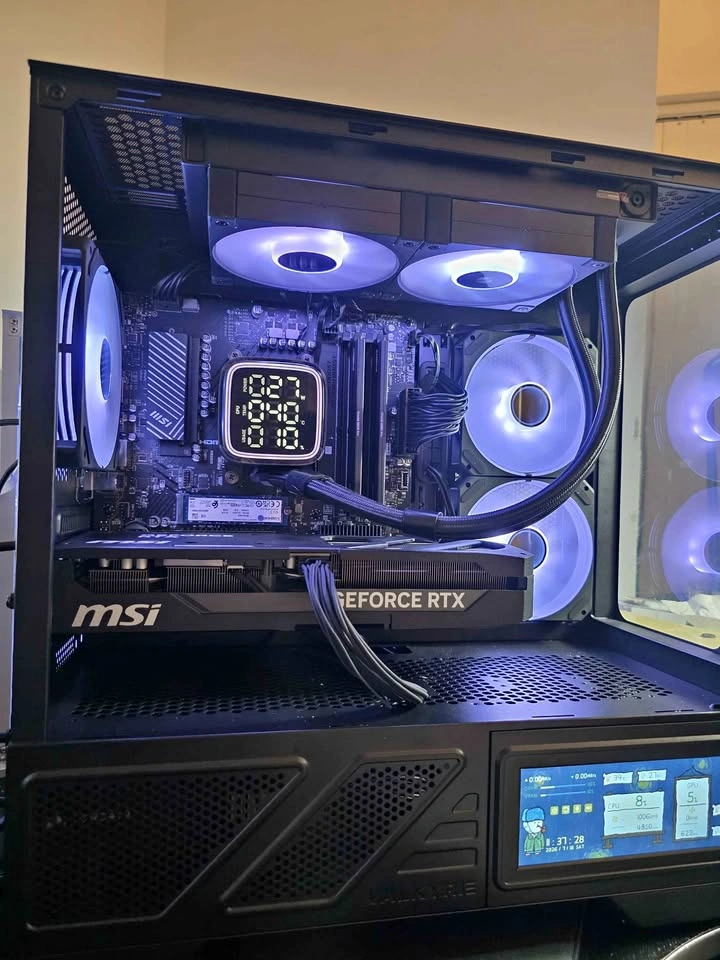 5070ti AM5 High End Gaming PC with Touch Screen Case