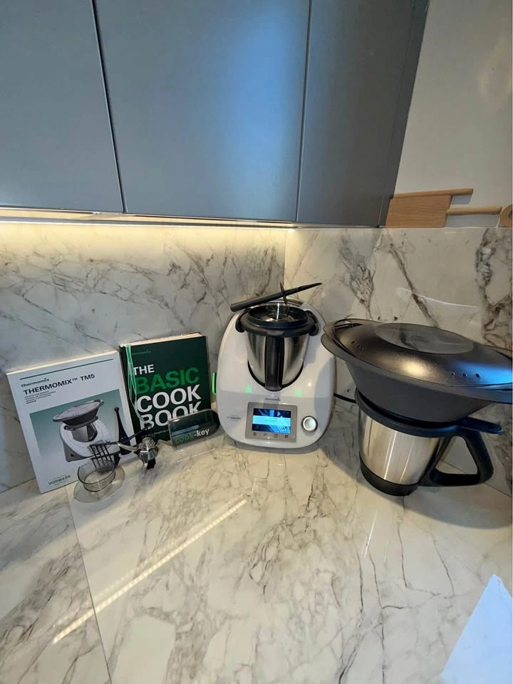 Thermomix TM5 Bundle with Extra Bowl + Accessories