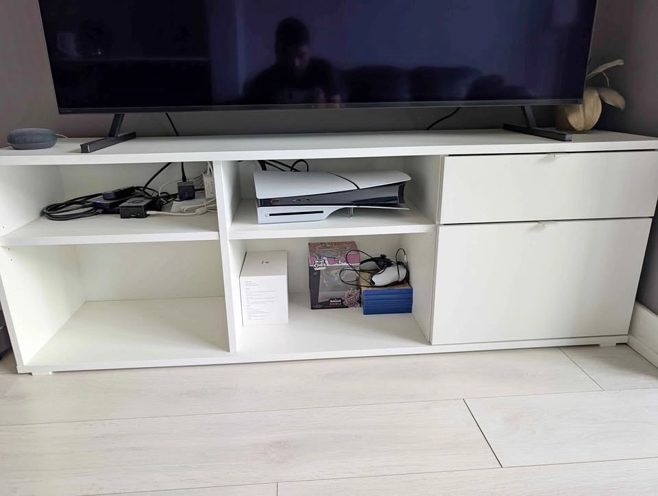 TV Bench