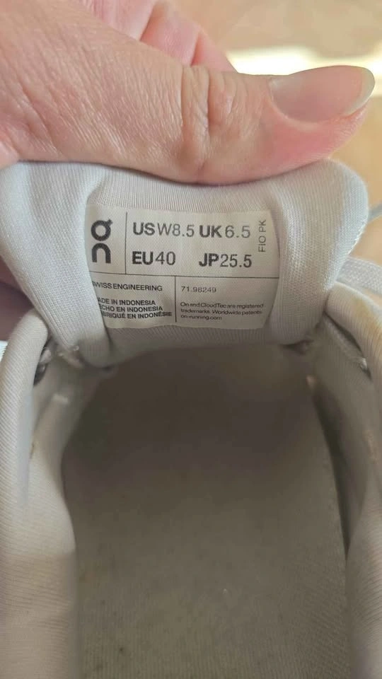Women's On Cloud size 8.5 shoes - photo 5